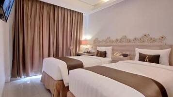 Brankas, meja kerja, ruang kerja ramah laptop, dan kedap suara