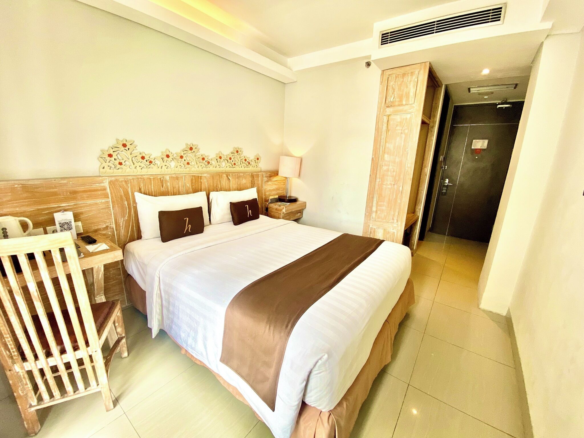 Deluxe Double Room | In-room safe, desk, laptop workspace, soundproofing