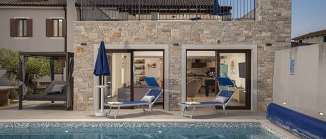 Outdoor pool, a heated pool