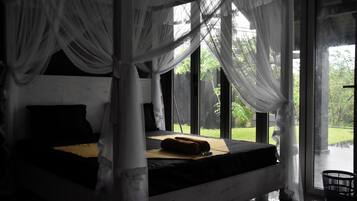 Escritorio y espacio para trabajar con laptop