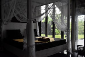 Deluxe Villa, Patio, Lake View | Desk, laptop workspace, iron/ironing board, free WiFi - Elite Black Villa (Bandaragama)