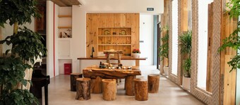 Patio Spring Holiday Inn