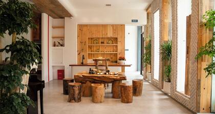 Patio Spring Holiday Inn