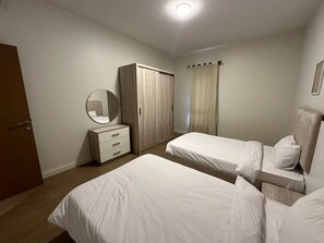 مكتب ومكواة/لوح كي وواي فاي مجانًا