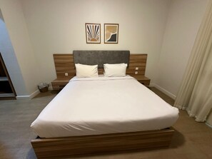 Escrivaninha, ferros/tábuas de passar roupa, Wi-Fi de cortesia