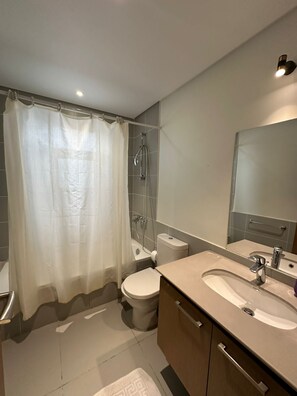 مكتب ومكواة/لوح كي وواي فاي مجانًا