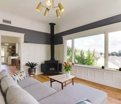 Glorious pad with stunning views over the entire city