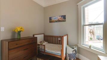 Fer et planche à repasser, accès à Internet, literie fournie