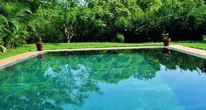 La Vie en Rose Auroville, Villa With Garden & Pool