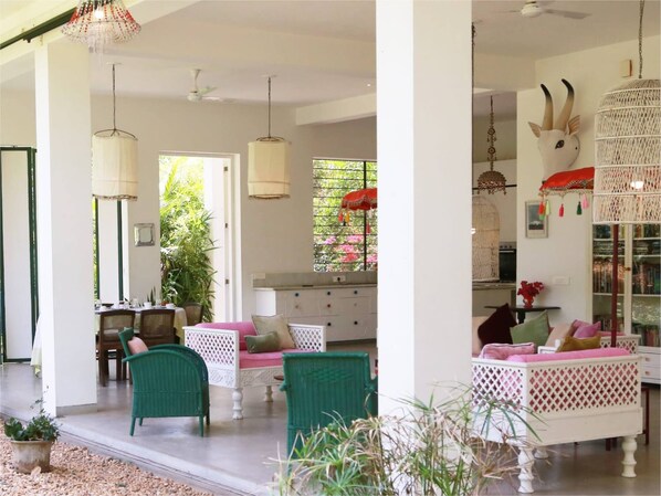 Dining room - La Vie en Rose Auroville, Villa With Garden & Pool (Vanur)