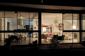 Huvila, 5 makuuhuonetta, esteetön, yksityinen uima-allas | Terassi/patio