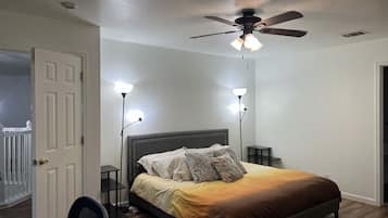 Strykjärn/strykbräda, wi-fi och sängkläder