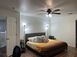 Strykjärn/strykbräda, wi-fi och sängkläder