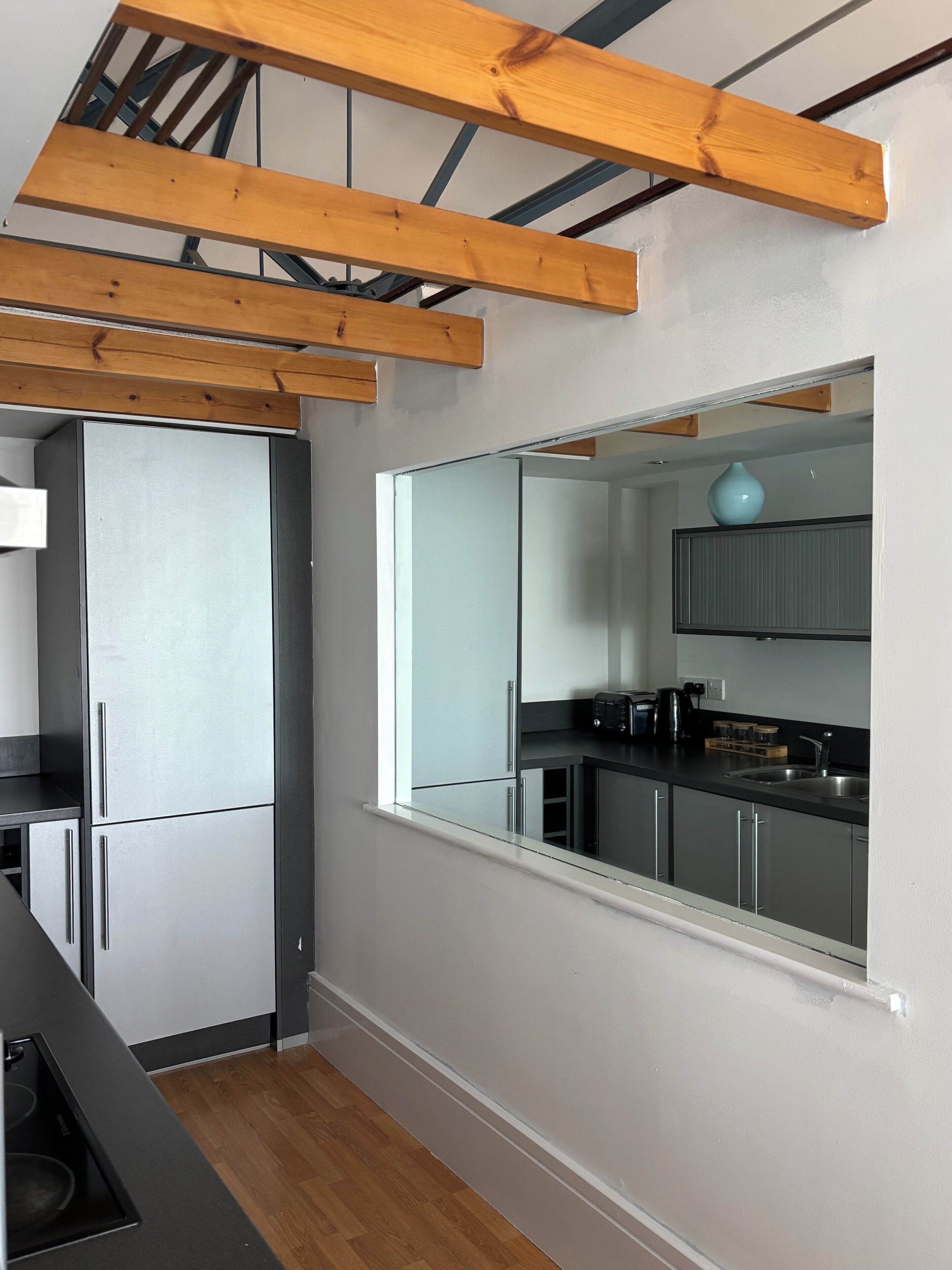 Mikrovågsugn, ugn, spishäll och diskmaskin