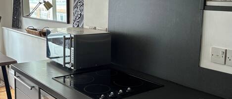 ميكروويف، فرن، موقد طهي مسطح، غسالة أطباق