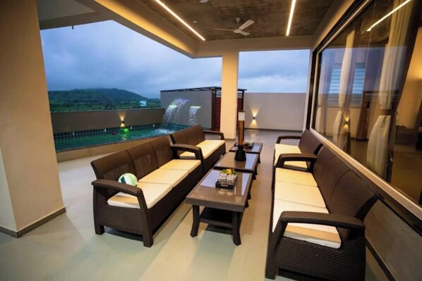 Living area - Amber Villa By Spandan Holiday Homes (Trimbak)