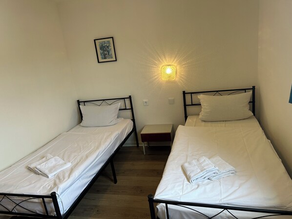 Bureau, chambres insonorisées, Wi-Fi gratuit, draps fournis