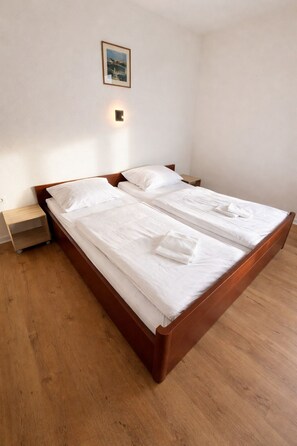 Economy Double or Twin Room, 1 Bedroom, Non Smoking - Hotel Haus Schwan  (Cologne)