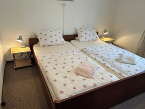 베이직 더블룸, 시내 전망 | 책상, 방음 설비, 무료 WiFi, 침대 시트