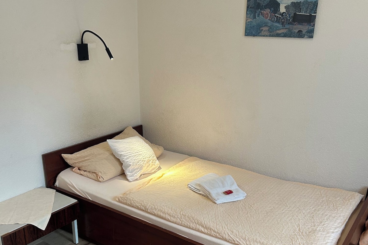 Chambre Simple Classique | Bureau, chambres insonorisées, Wi-Fi gratuit, draps fournis