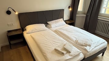 Economy-Doppel- oder -Zweibettzimmer, 1 Schlafzimmer, Nichtraucher | Allergikerbettwaren, Schreibtisch, schallisolierte Zimmer, WLAN