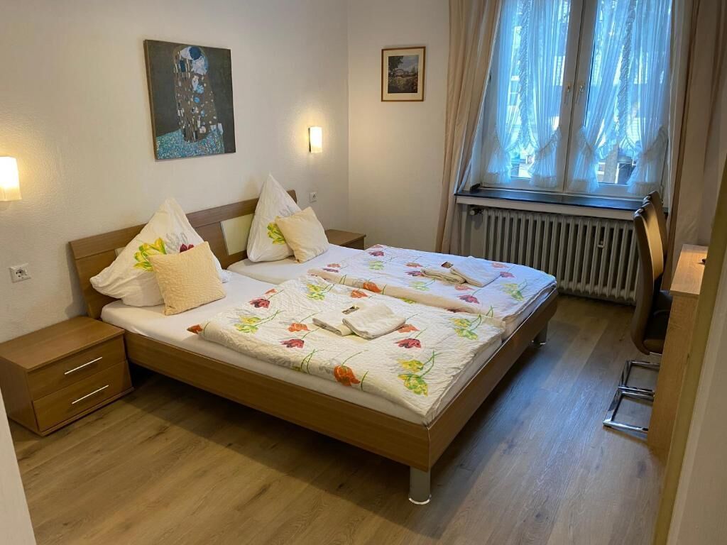 Desk, soundproofing, free WiFi, bed sheets