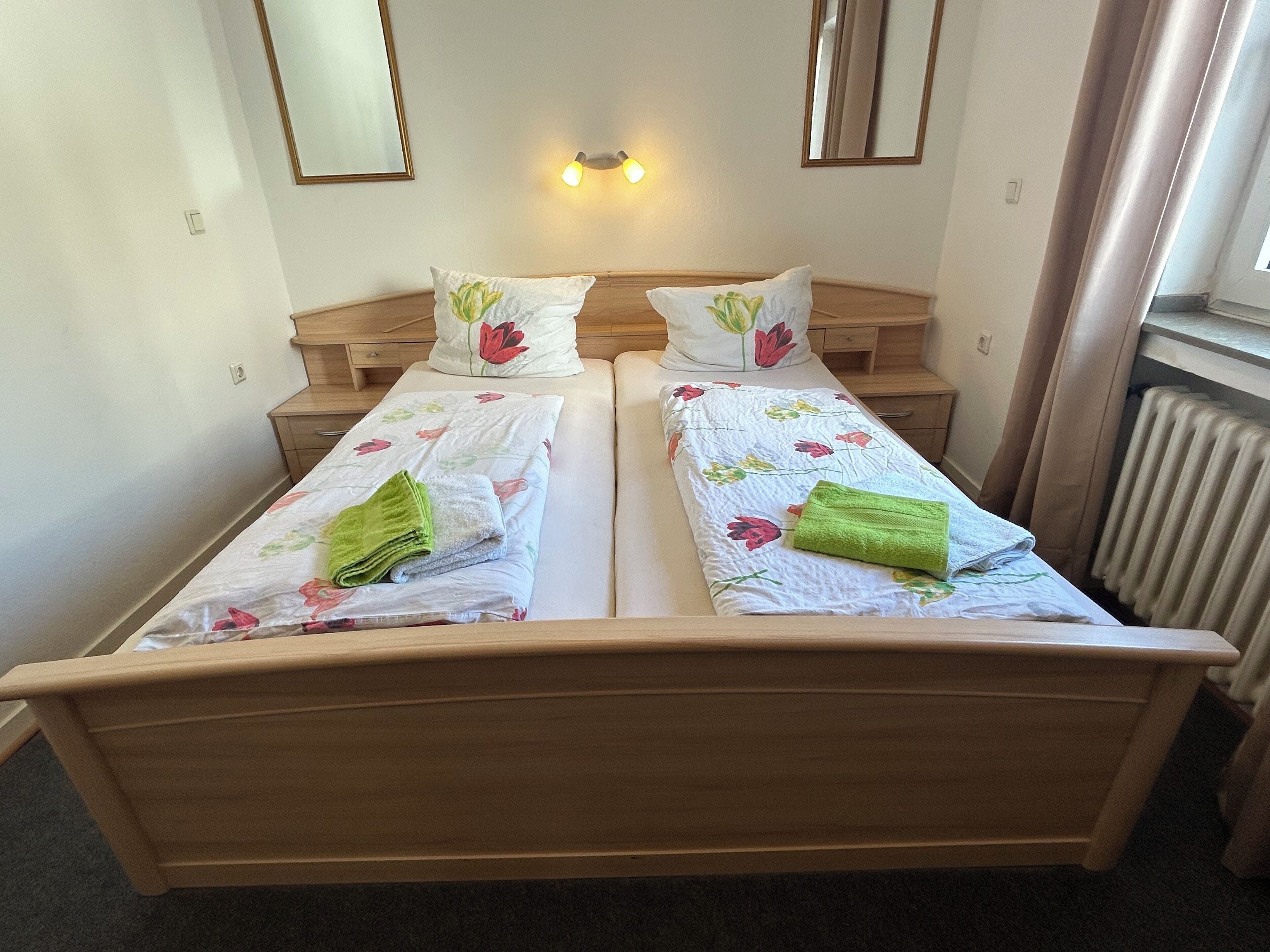 Desk, soundproofing, free WiFi, bed sheets