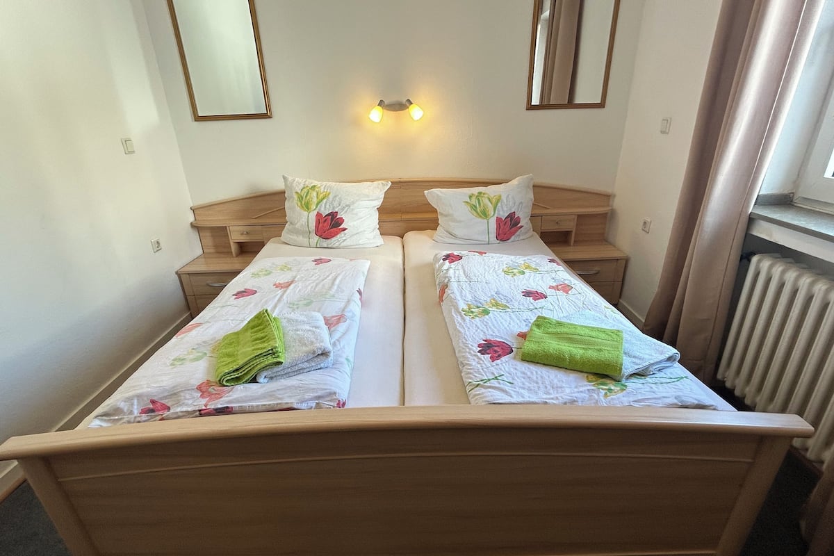 Chambre Triple Confort, vue cour intérieure | Bureau, chambres insonorisées, Wi-Fi gratuit, draps fournis