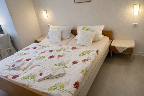 Economy Double or Twin Room, 1 Bedroom, Non Smoking