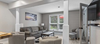 Lakefront Retreat & Back Yard Oasis