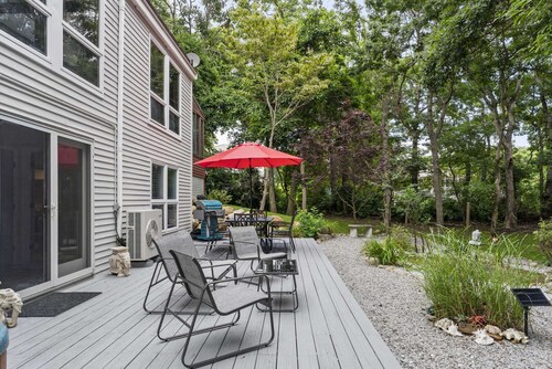 Lakefront Retreat & Back Yard Oasis