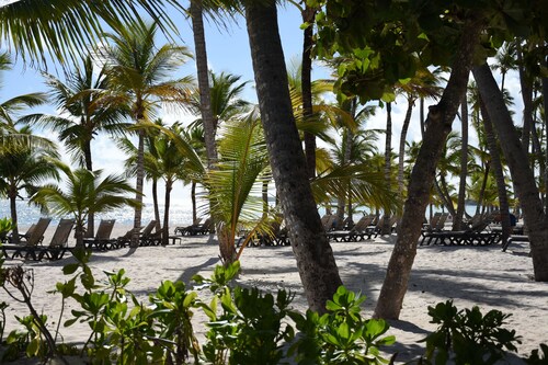 Luxury 2-bedroom apartment in charming Punta Cana with AC 4 minute walk to beach