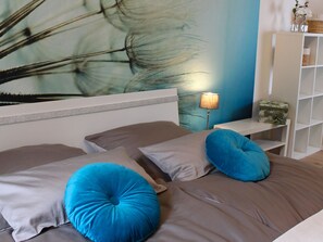 Silitysrauta/-lauta, Wi-Fi, vuodevaatteet