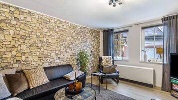 TV, fireplace, stereo