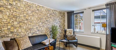 テレビ、暖炉、ステレオ