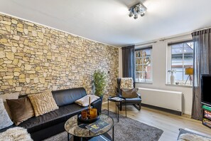 TV, fireplace, stereo