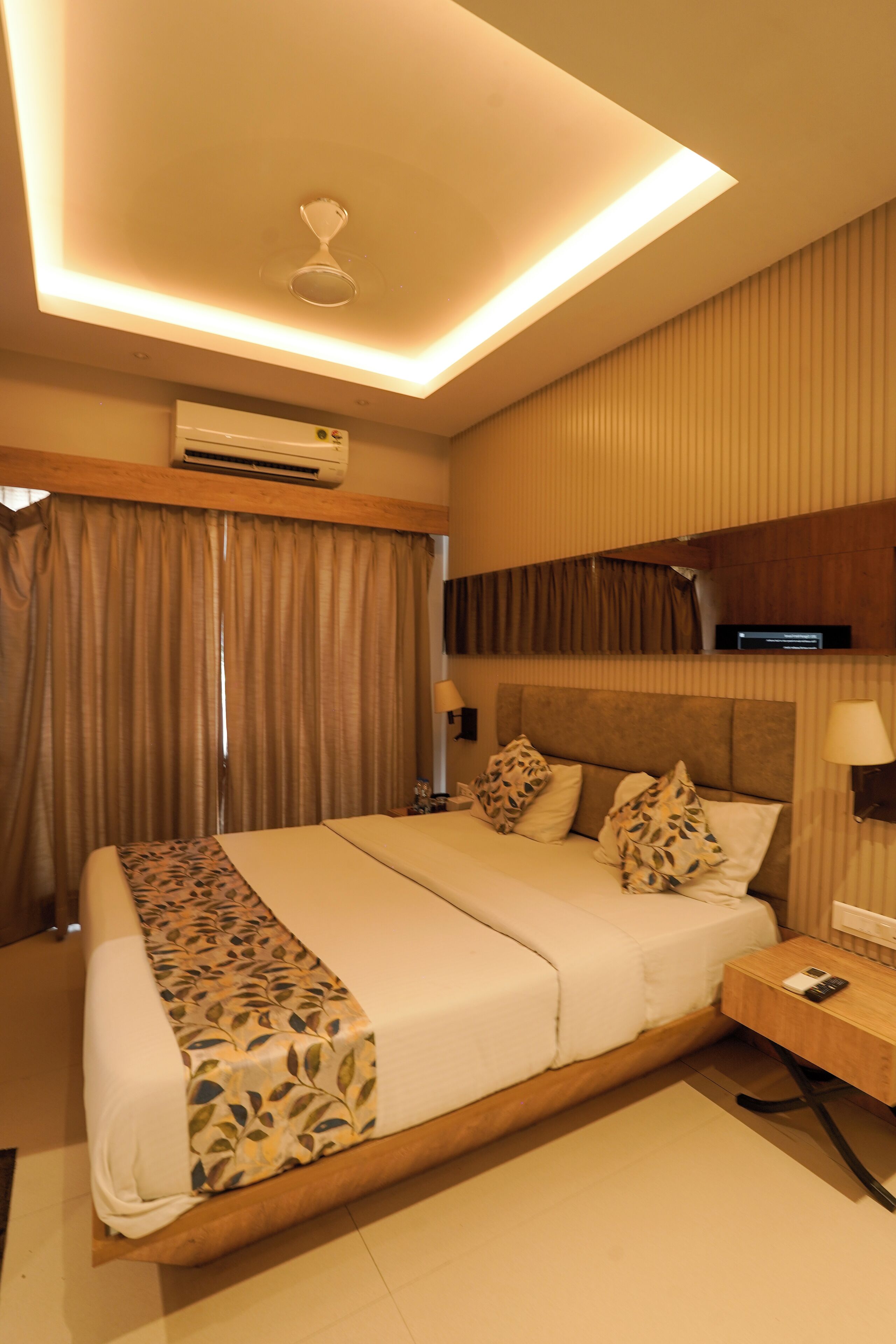 Deluxe kamer, uitzicht op stad | Een strijkplank/strijkijzer