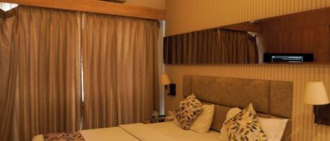 Deluxe Room, City View | Iron/ironing board