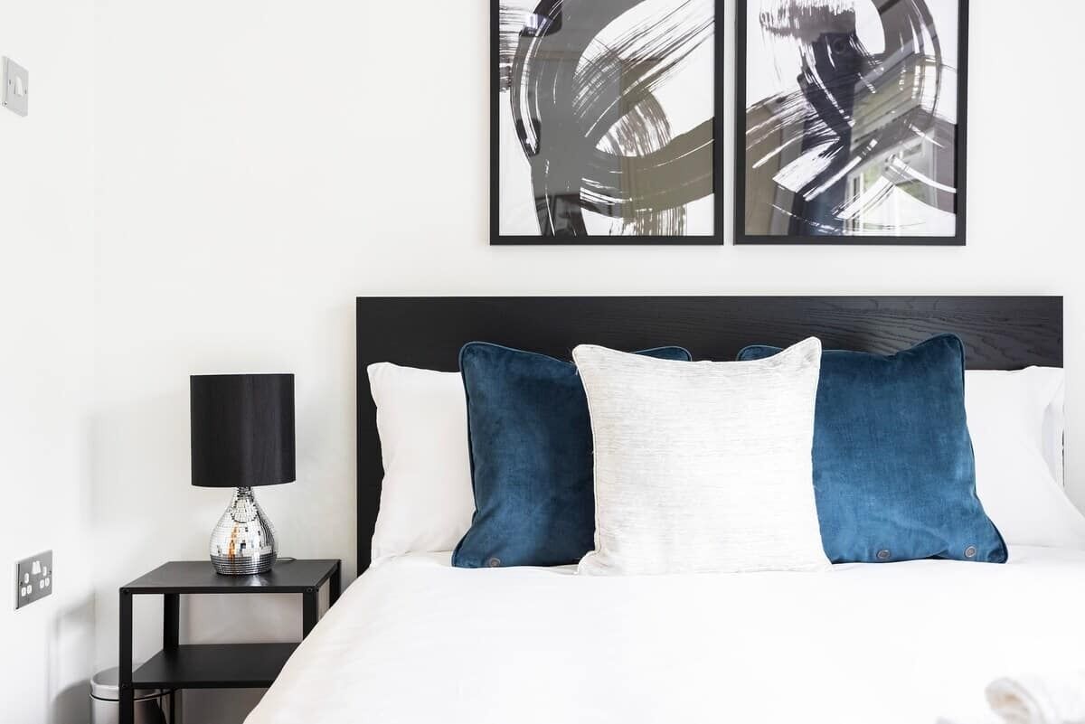 Iron/ironing board, travel crib, WiFi, bed sheets