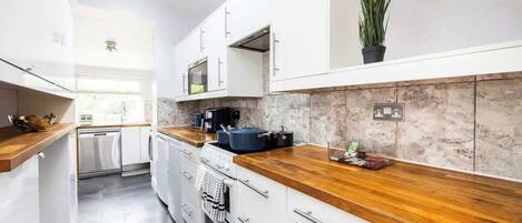 Kühlschrank, Ofen, Herdplatte, Geschirrspüler