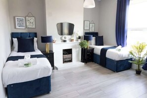 Iron/ironing board, travel crib, WiFi, bed sheets - Near Town Centre  | Kent | Workers | Families | (Kent)