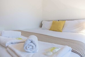 Iron/ironing board, travel cot, WiFi, bed sheets