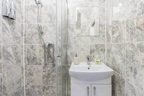 Shower, hair dryer, towels