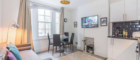 テレビ、書斎 / ワークスペース