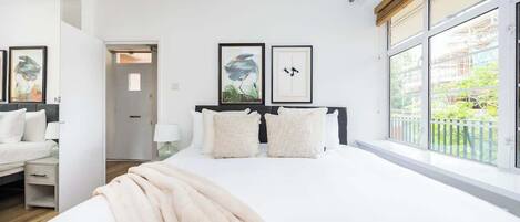 Iron/ironing board, travel crib, WiFi, bed sheets