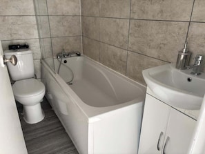 Shower, hair dryer, towels - Ground Floor | Weekly Offers | Central Location | (Kent)