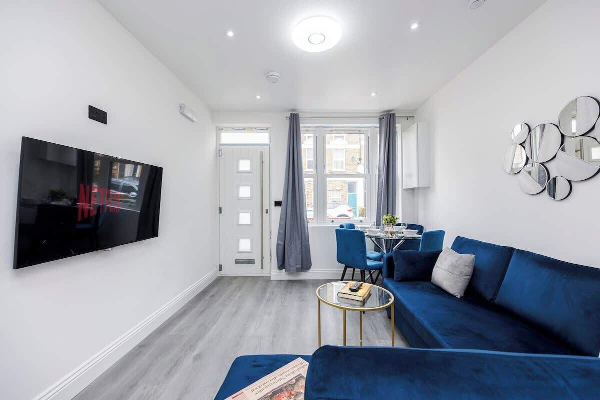 Televisión y oficina 