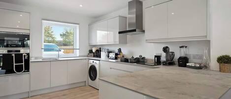 Kühlschrank, Mikrowelle, Ofen, Herdplatte