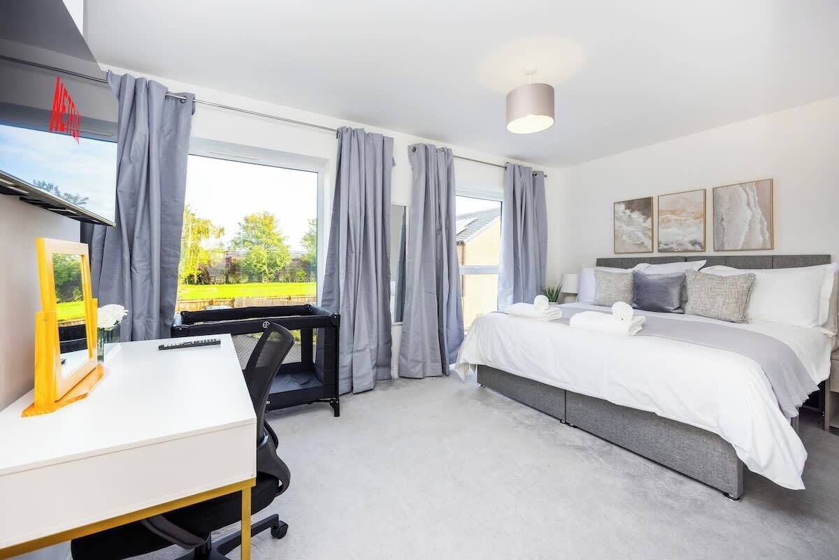 Desk, iron/ironing board, travel crib, WiFi