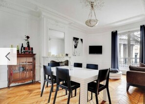 Interior - Magnificent Apartment Champs Ellysee (Paris)